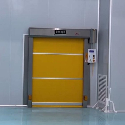 Ducha de aire del sitio limpio del cargo de GCC con la puerta del obturador del PVC con el sensor fotoeléctrico